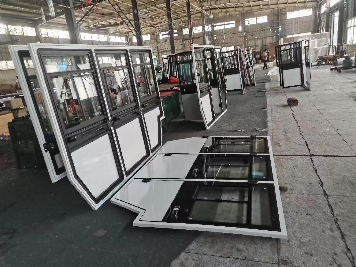 電動(dòng)車(chē)車(chē)門(mén)